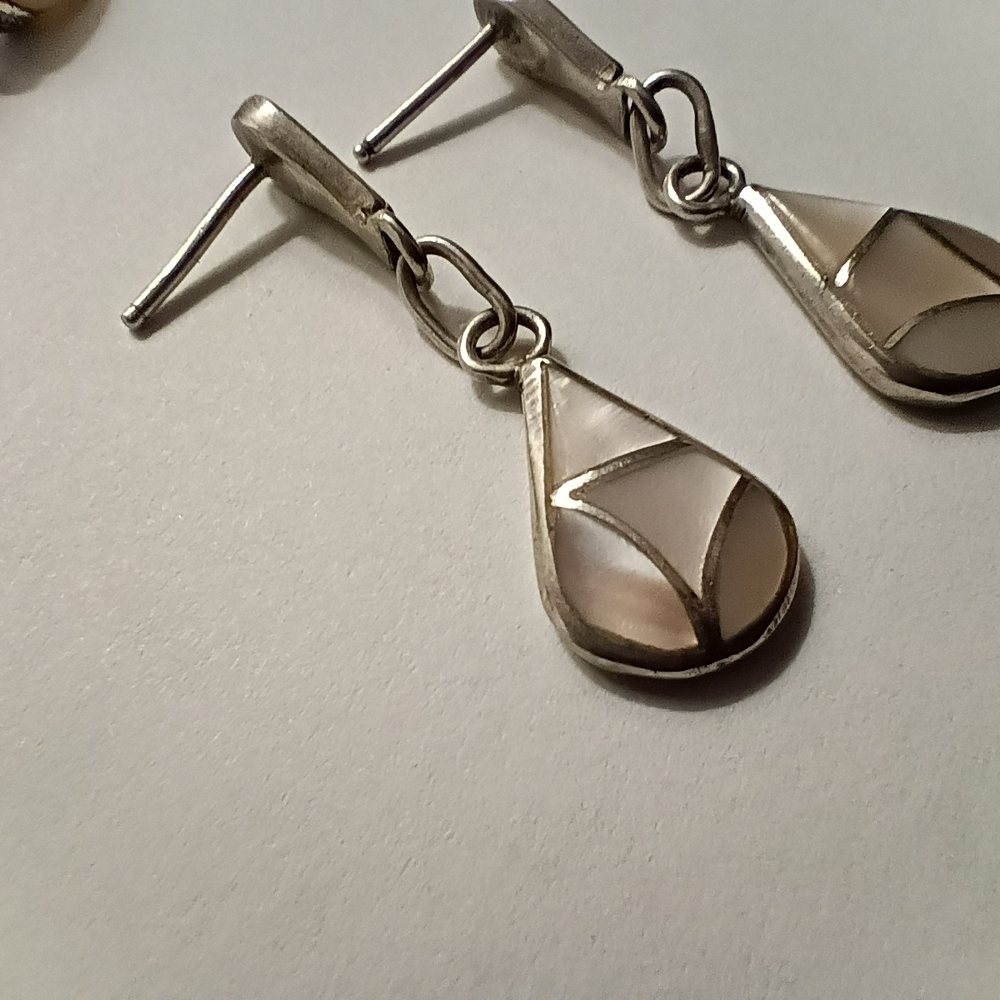 Vintage Native Silver Teardrop Earrings - Picture 3 of 6